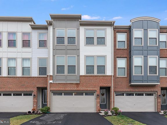 3rd image of 42424 Dogwood Glen Sq