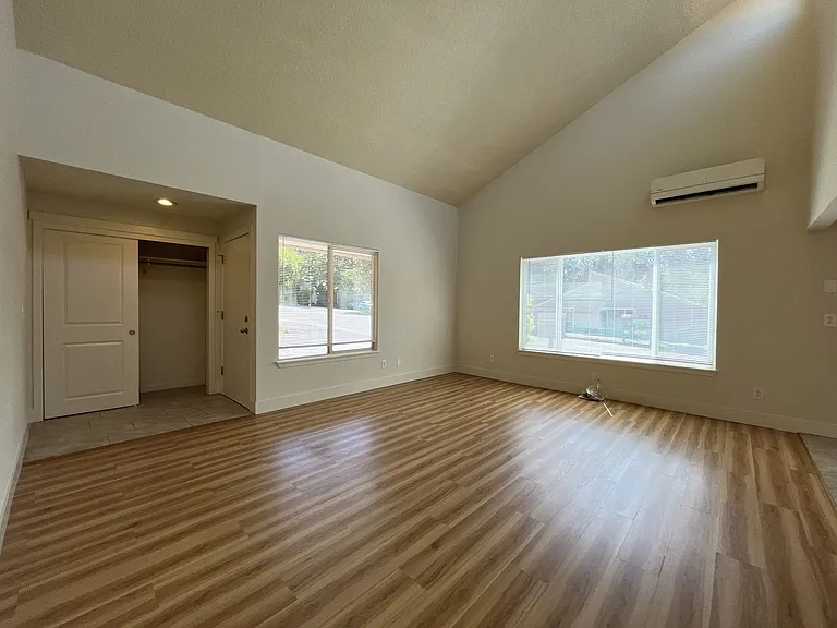 Bright and Airy Home with Stainless Steel Kitchen, Vaulted Ceilings & Washer + Dryer — Photo 26