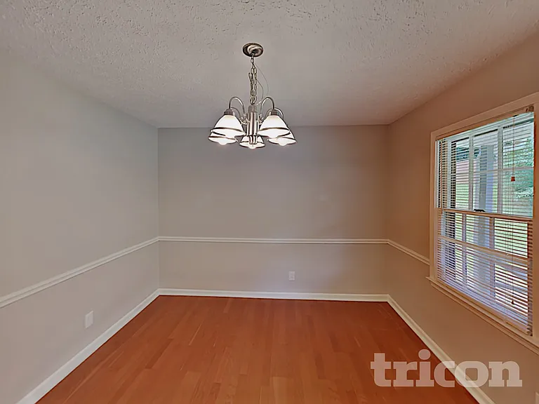 507 Neil Ct — Photo 5