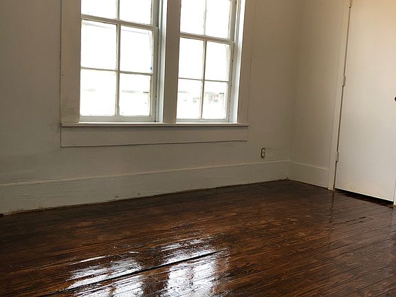 4th image of 220 Drew Ave