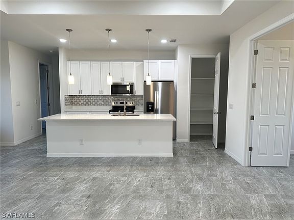 3rd image of 1813 NE Juanita Place Cpe