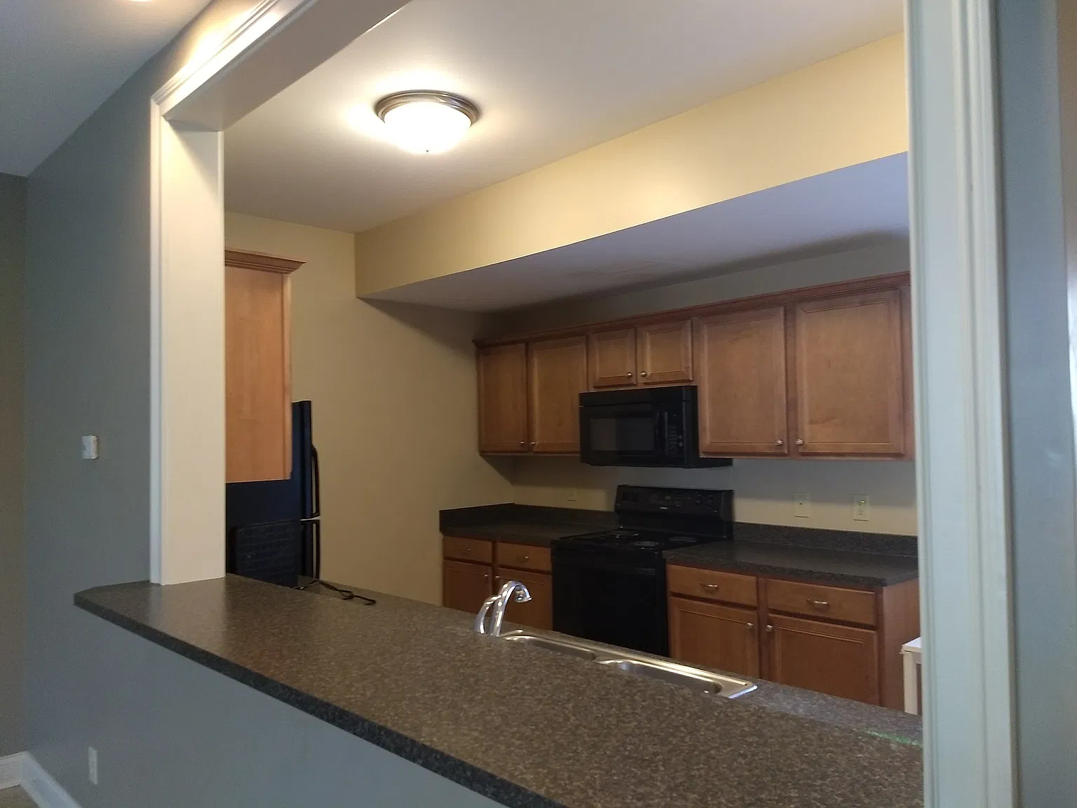 4 bed, 2.5 bath, 2000 sqft, $2,700 — Photo 2