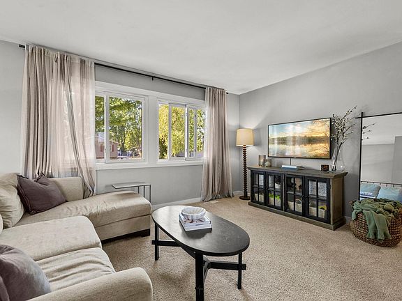 3rd image of 2123 Cliffview Dr