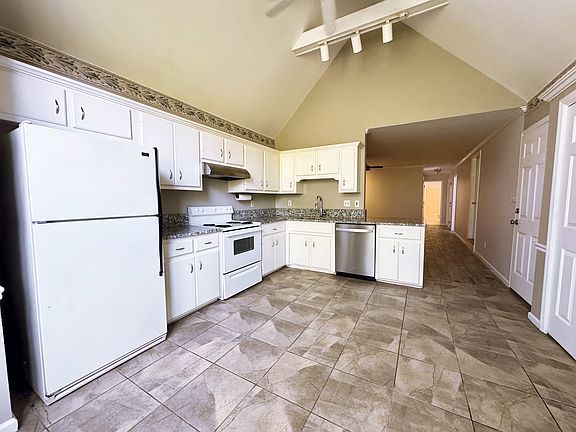 5th image of 4030 Palmetto Dr