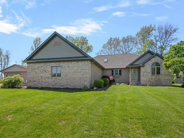 3808 Lake Dr, Taylorville, IL 62568