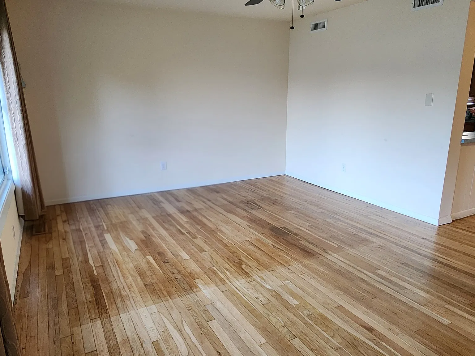 3 bed, 1017 sqft, $1,850 — Photo 3