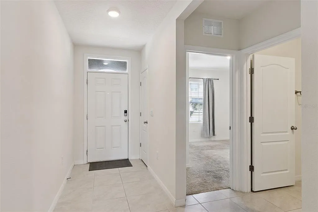 4 bed, 2.0 bath, 1867 sqft, $2,150 — Photo 2