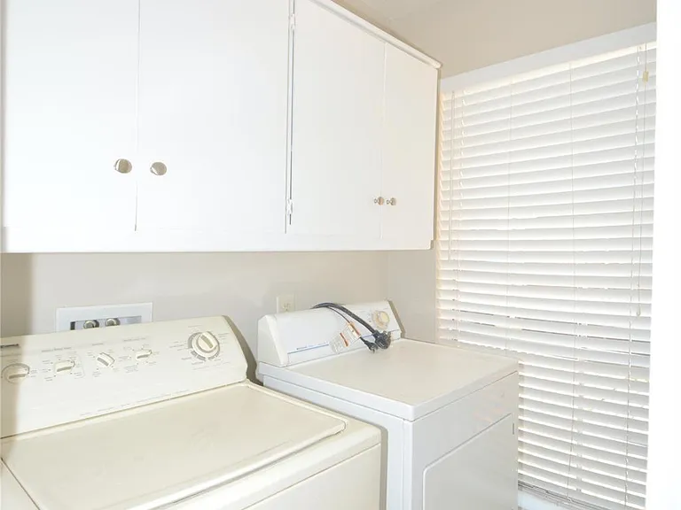2121 Fountain View Dr #18H — Photo 9