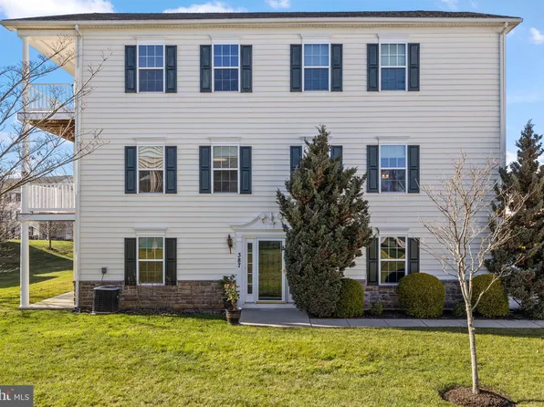 387 Larose Dr, Coatesville, PA 19320