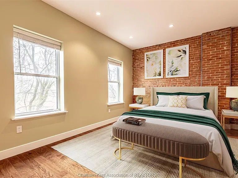 69 King St W #202 — Photo 20