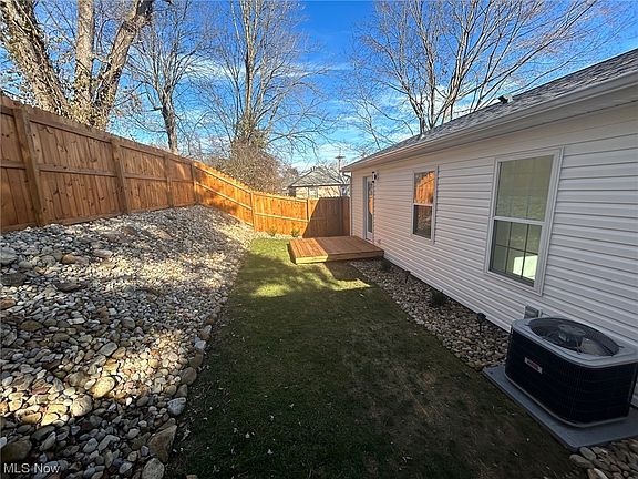 4th image of 213 Vanbergen Ave