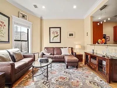 2nd image of 21 Worcester Sq APT 3