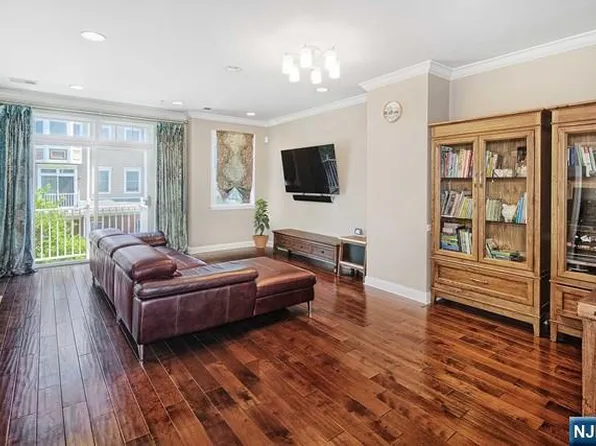 337 Oswego Court, West New York, NJ 07093