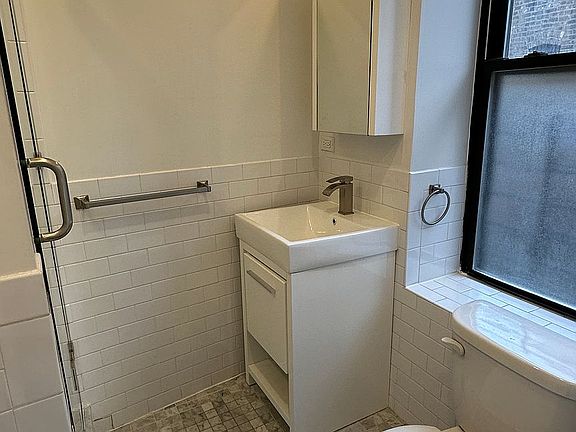 5th image of 178 Mulberry St #24