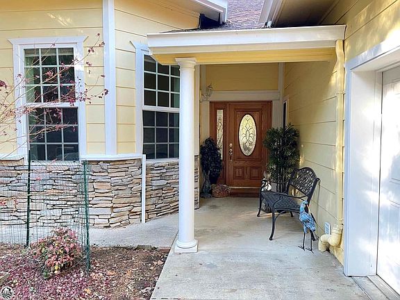 2nd image of 20190 Pine Mountain Dr Unit 4