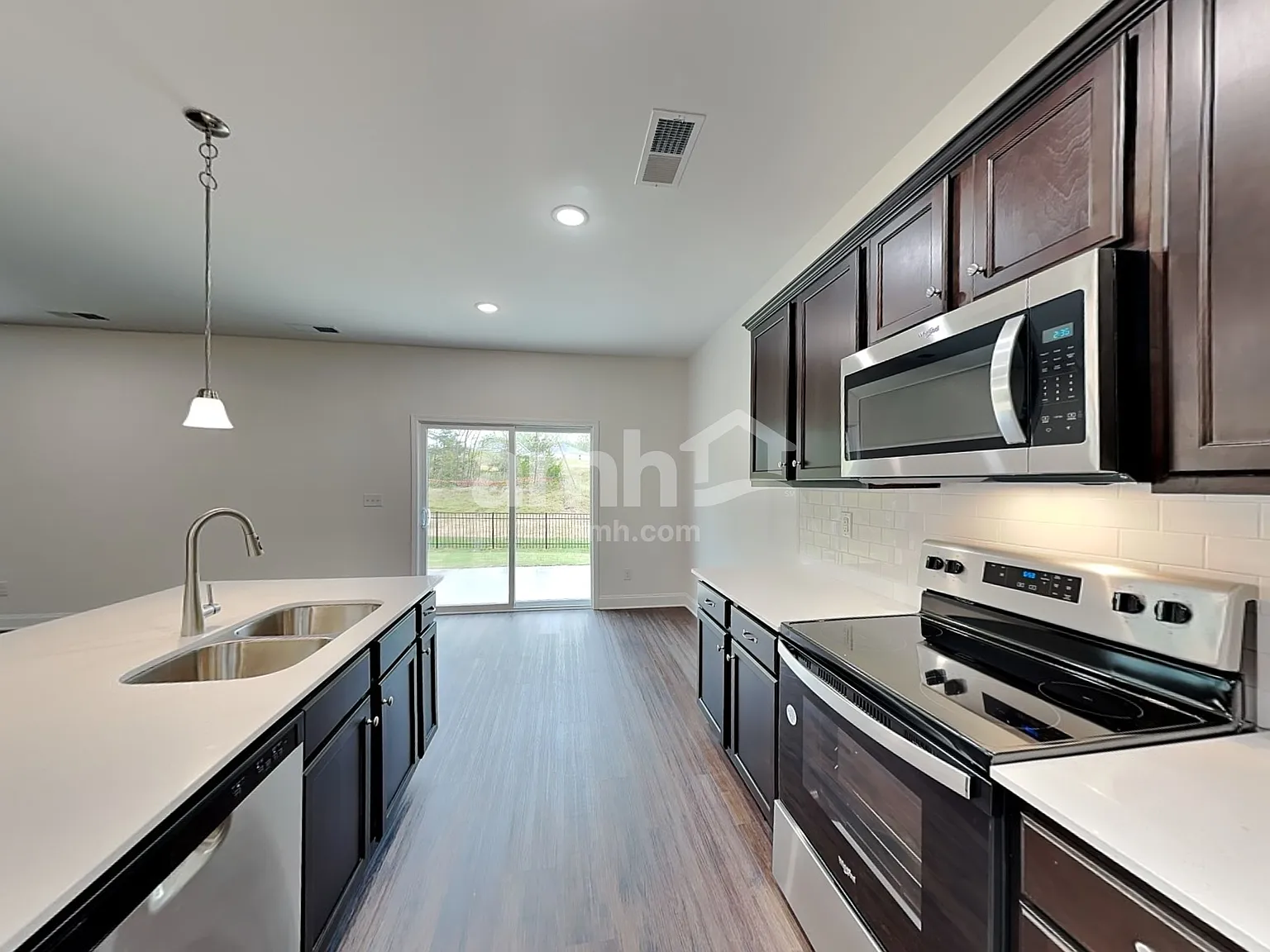 4 bed, 2.5 bath, 2297 sqft, $2,820 — Photo 3