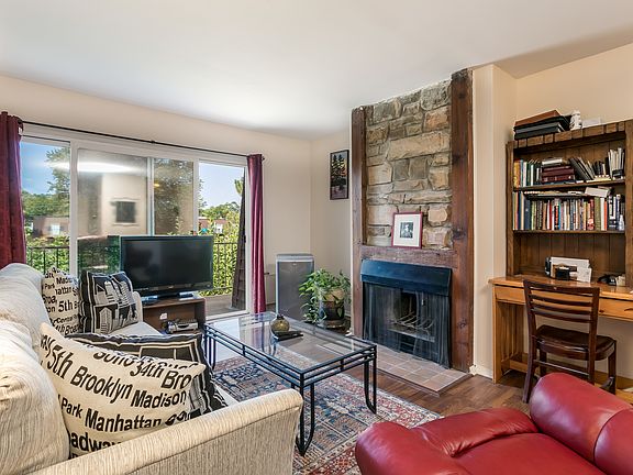 2nd image of 725 Grove Dr APT 212