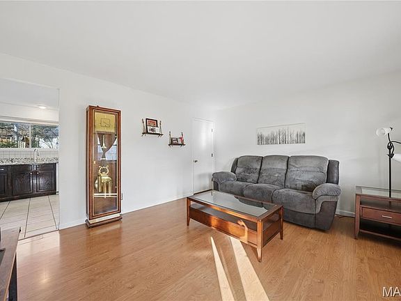 4th image of 2327 Wescreek Dr