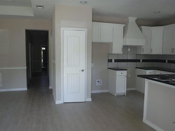 4th image of 8827 Quinn St