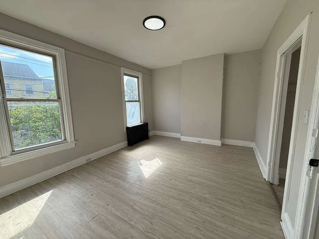 Building Photo - 404 Genesee St