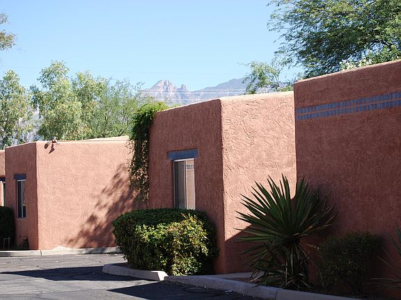 *Community photo - may not depict actual unit