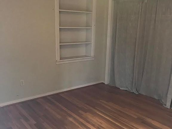 3rd image of 2247 Lakeshore Dr N