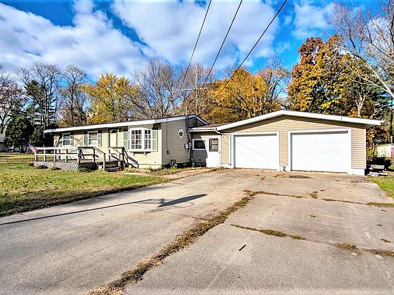 3rd image of 27579 Plainfield Dr
