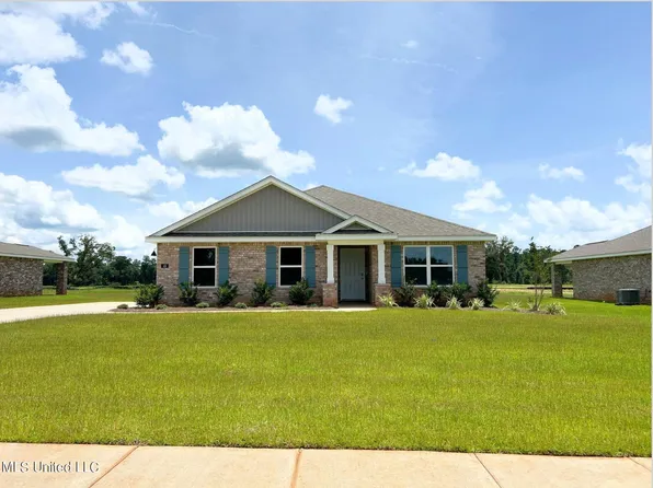 49 Crown Dr, Lucedale, MS 39452