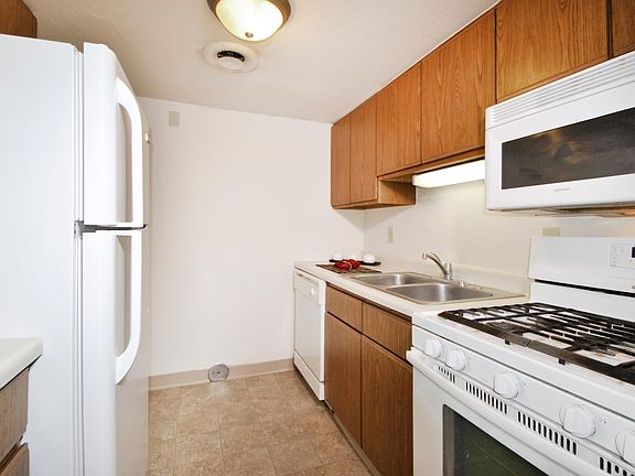 2nd image of 1111 Michigan Ave E APT 63