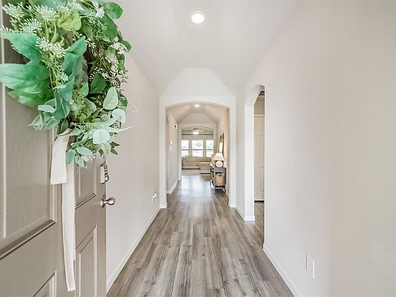 5th image of 4124 E Bayou Maison Cir
