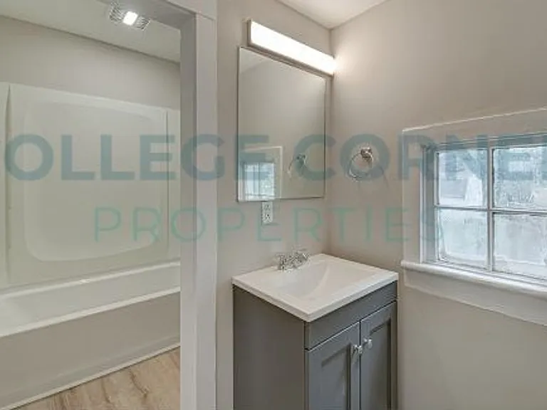 639 S Poplar St #C — Photo 21