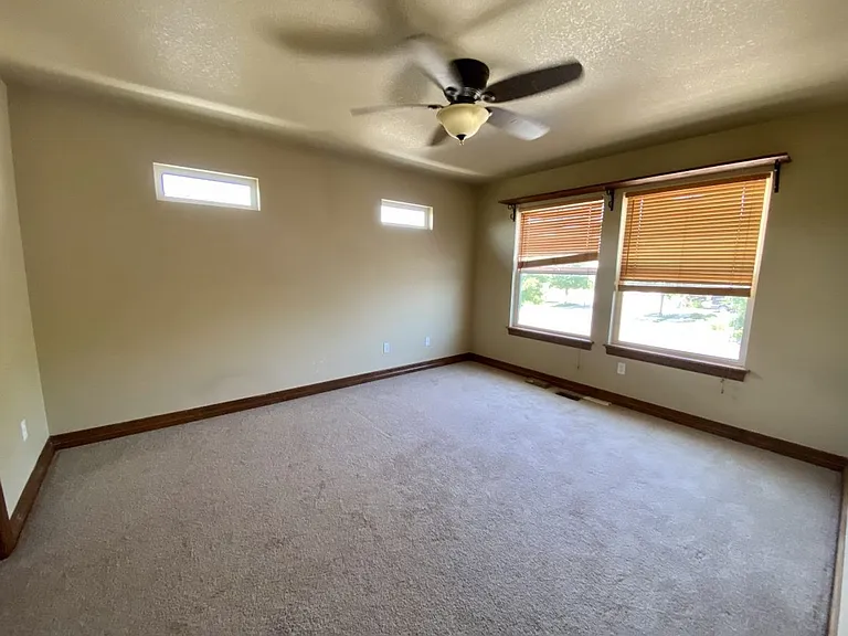 2209 Sunbury Ln — Photo 10