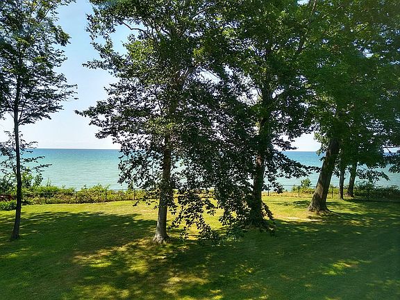3rd image of 707 Edgewater Dr