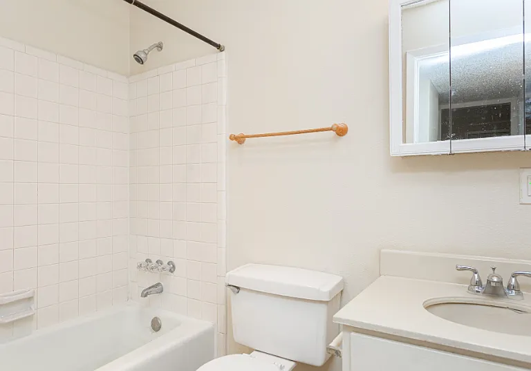 Cedarwood Apartments — Photo 15