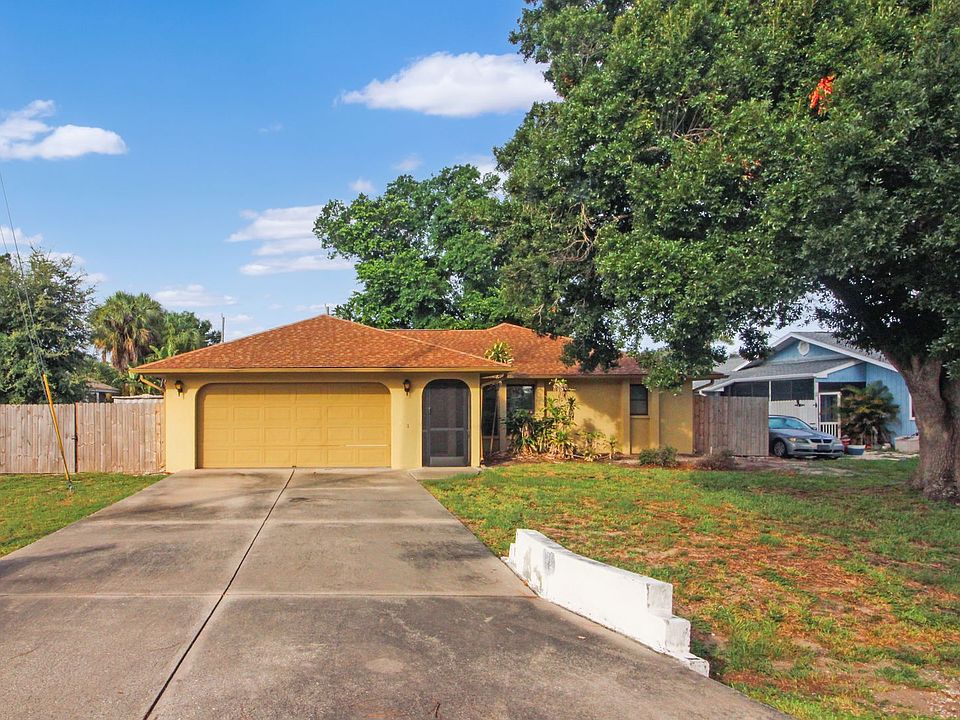 1st image of 832 Golf Dr