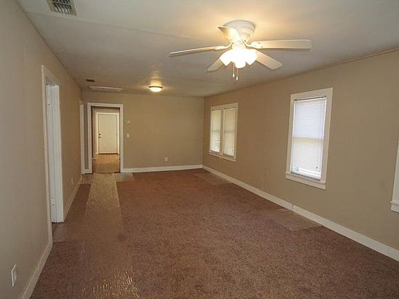 3rd image of 510 Avenue H SE