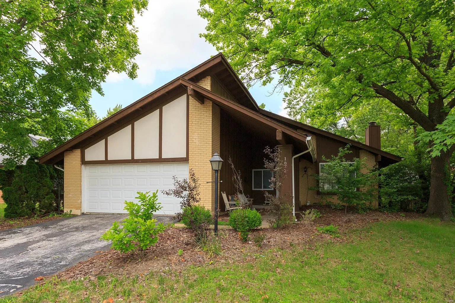 1672 Barkwood Dr photo 1