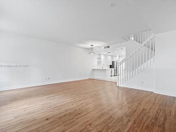 4th image of 143 Wentworth Ct #143