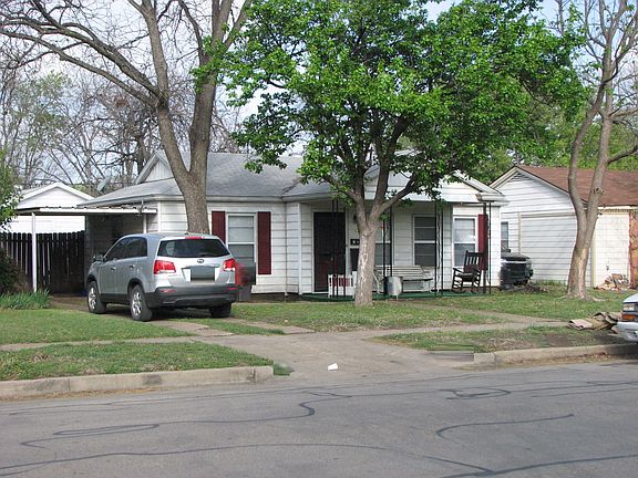 2nd image of 3920 Townsend Dr