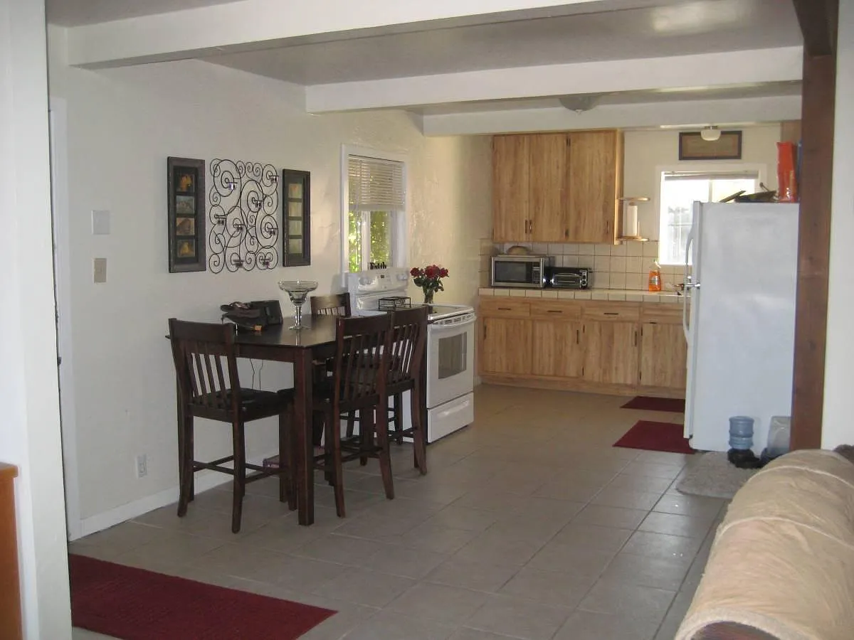 3 bed, 1315 sqft, $2,350 — Photo 4