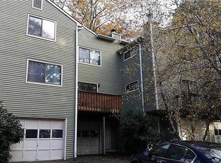 40 Foxon Hill Rd UNIT I31, New Haven, CT 06513