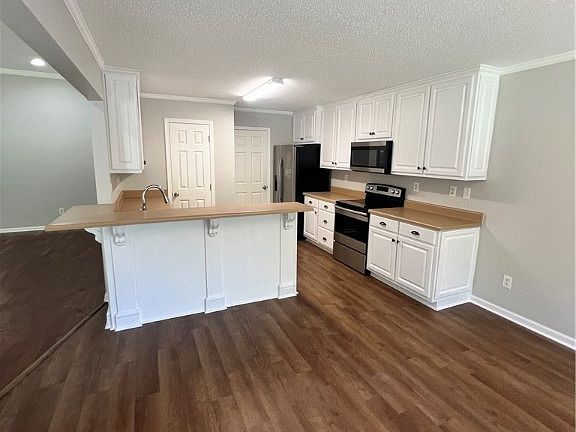 5th image of 9920 Lenox Cir