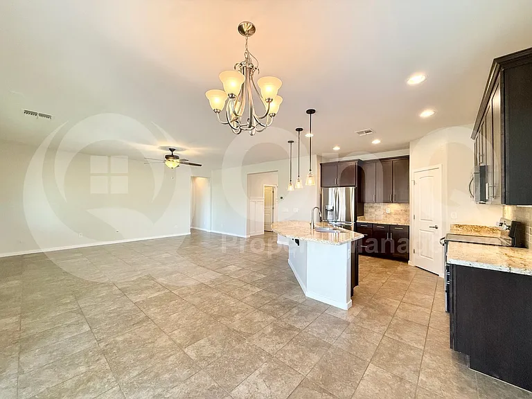 2814 E Quenton St — Photo 4