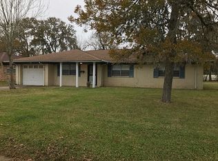223 Mimosa St, Lake Jackson, TX 77566