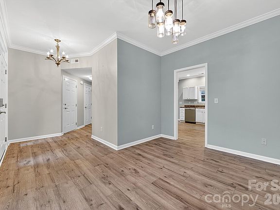 5th image of 11 Peppermill Dr