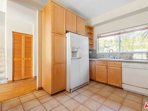 4th image of 1306 Stanford St