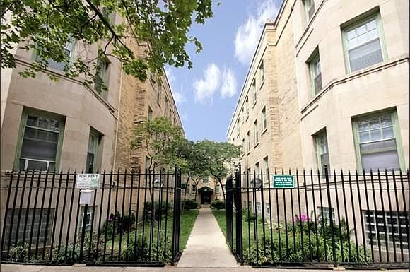 2nd image of 548 W Briar Pl APT 3A
