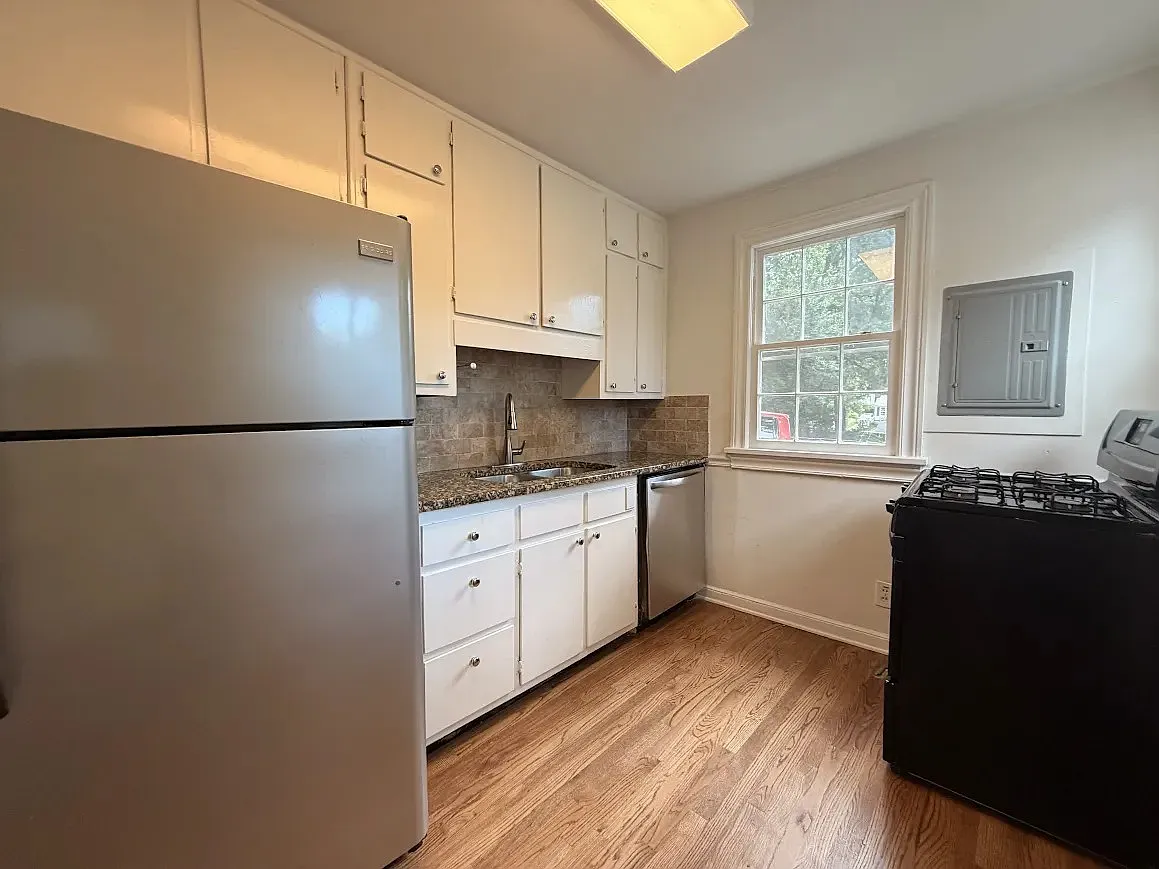 2 bed, 832 sqft, $2,500 — Photo 3