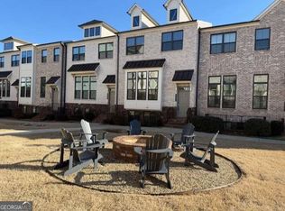 425 Fairview Cir, Roswell, GA