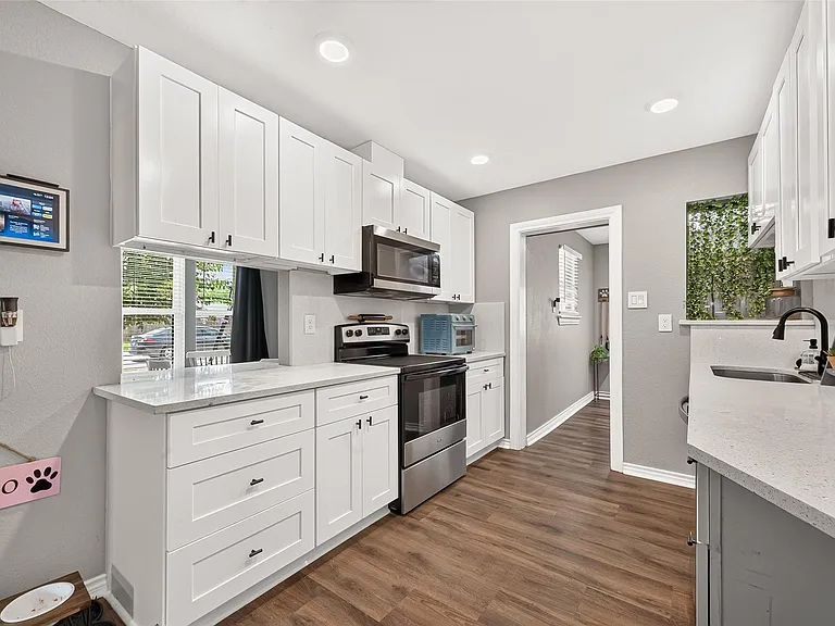 1005 Avenue D — Photo 24